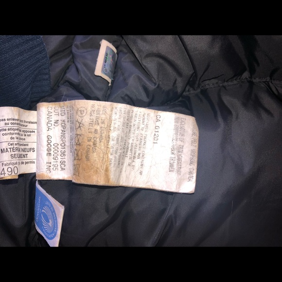 Black Women’s Medium Authentic Canada Goose Jacket - Picture 5 of 8